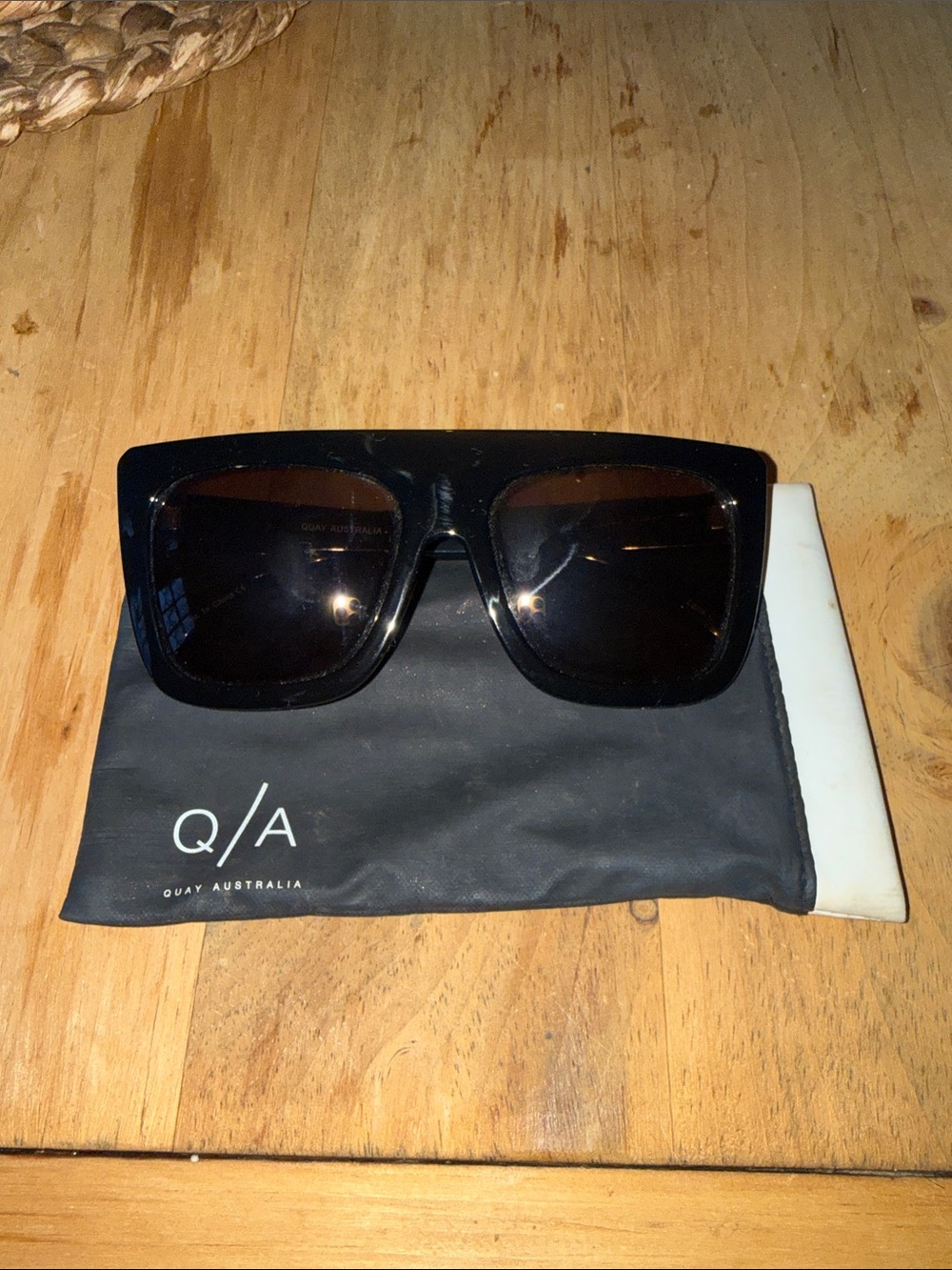 Quay Australia Cafe Racer Sunglasses Black Oversized Square Flat Top Frames